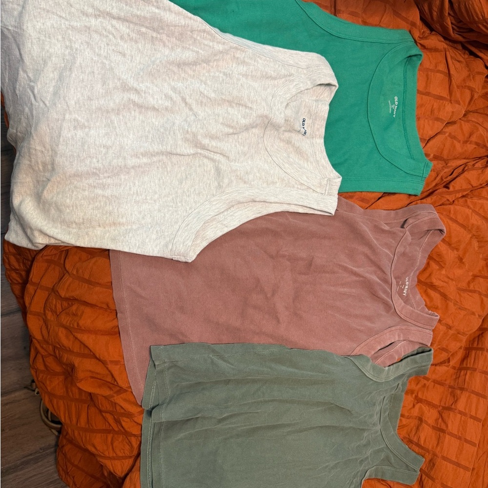 Old navy cropped tanks
